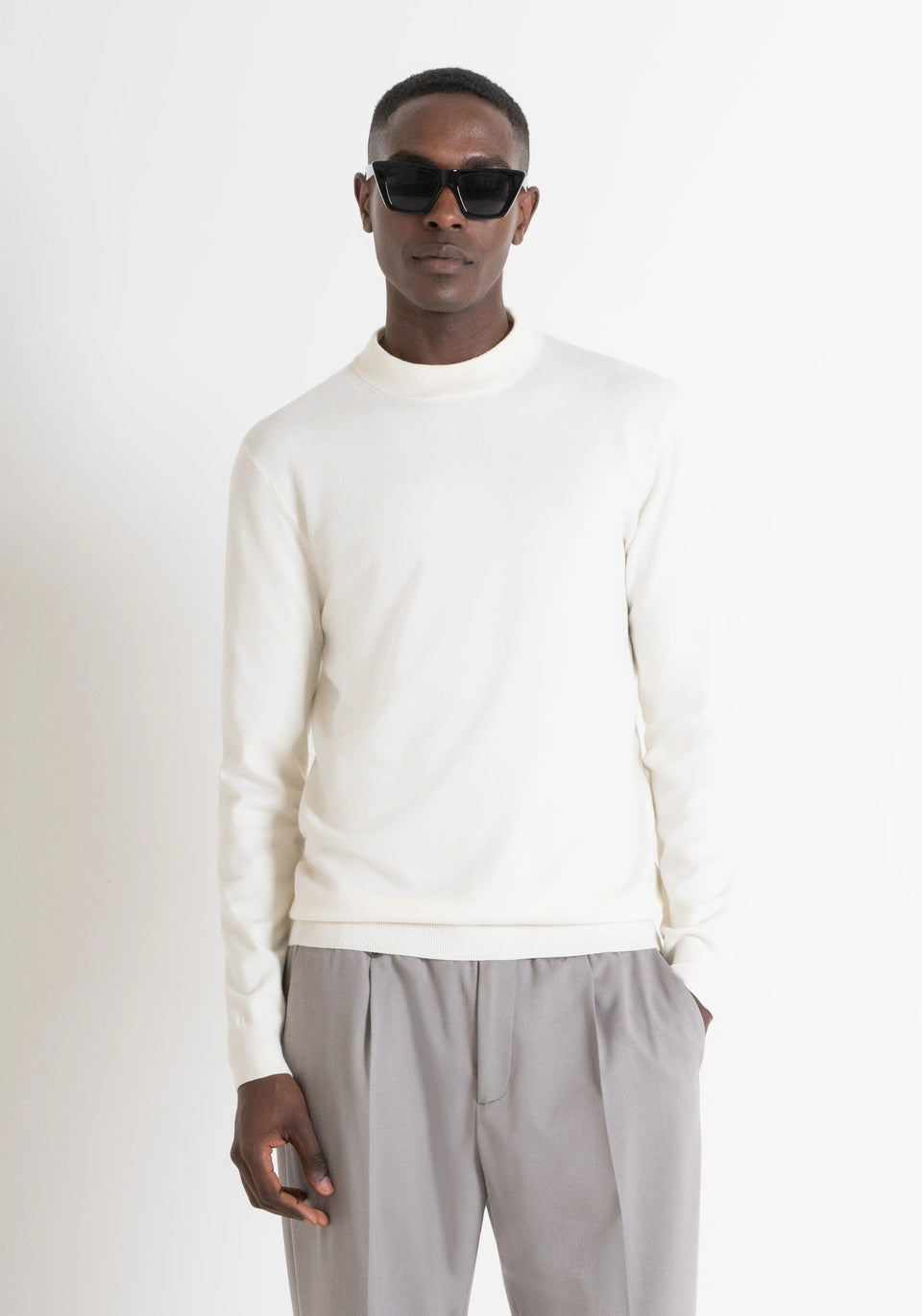 MAGLIA SLIM FIT IN MISTO VISCOSA ELASTICA CON COLLETTO