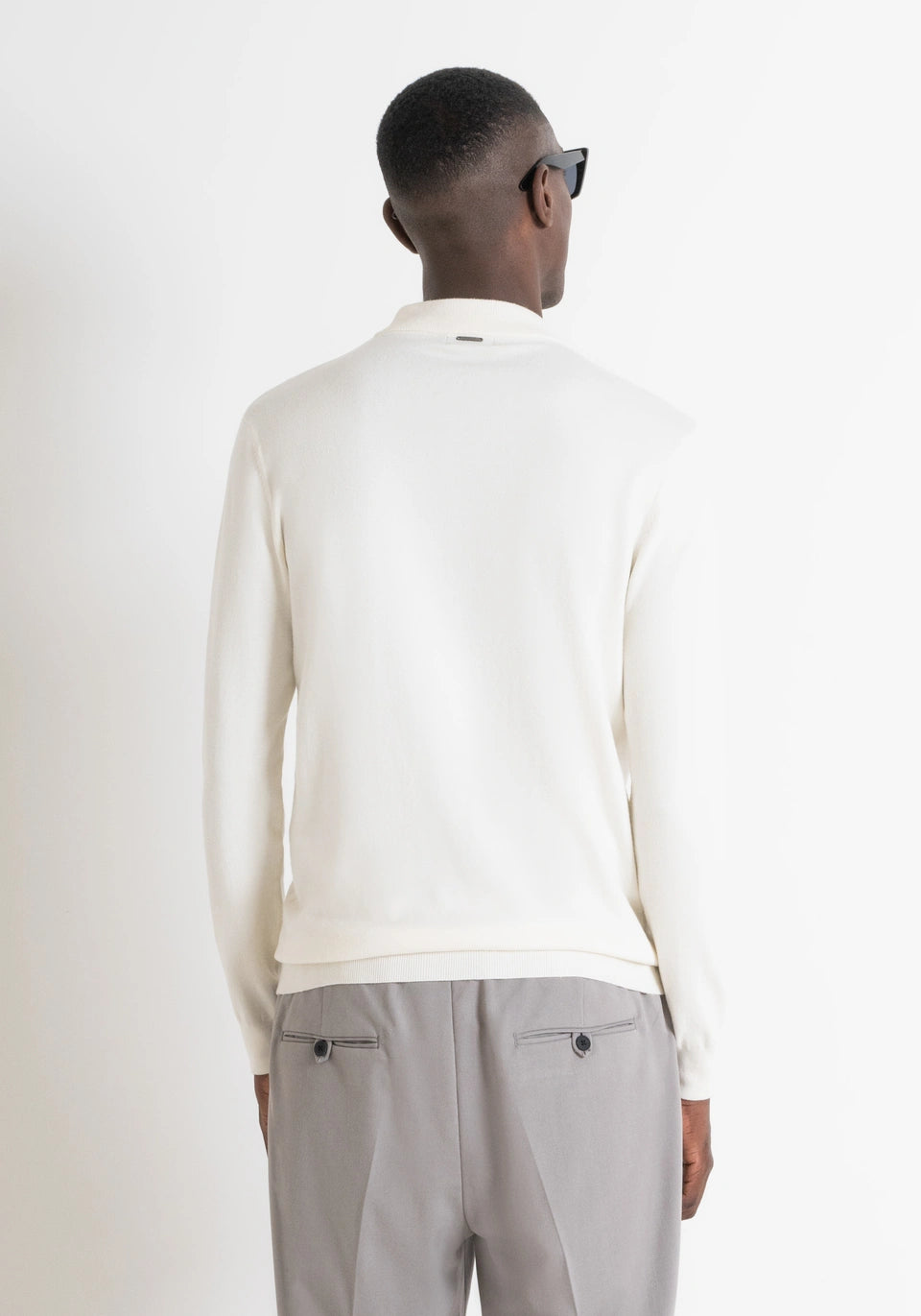 MAGLIA SLIM FIT IN MISTO VISCOSA ELASTICA CON COLLETTO