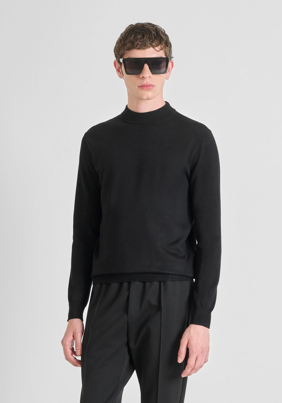 MAGLIA SLIM FIT IN MISTO VISCOSA ELASTICA CON COLLETTO