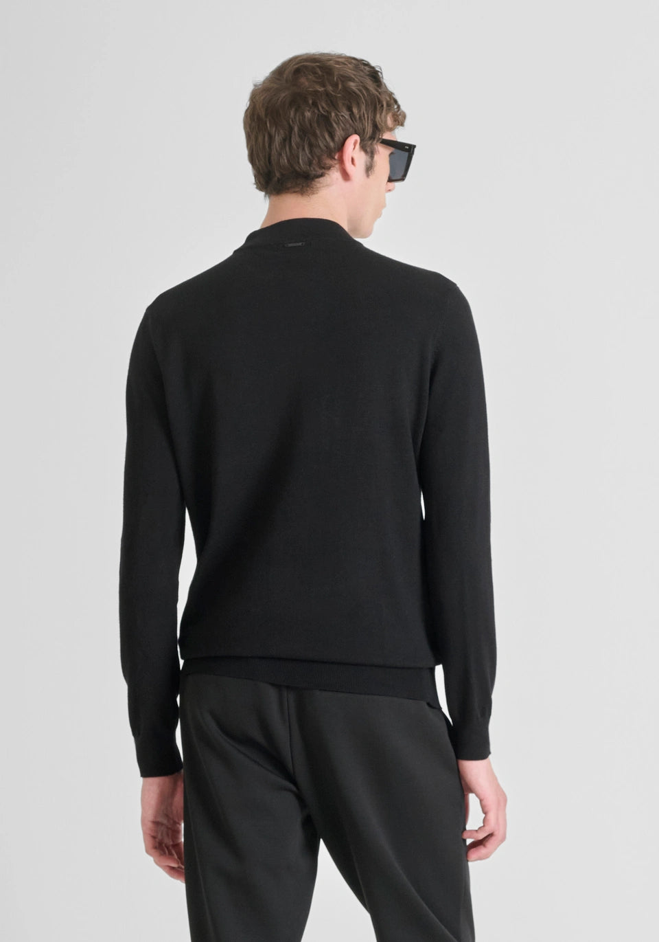 MAGLIA SLIM FIT IN MISTO VISCOSA ELASTICA CON COLLETTO